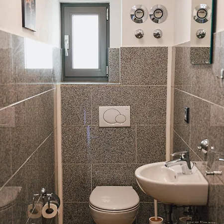 Apartment Artistique 4*